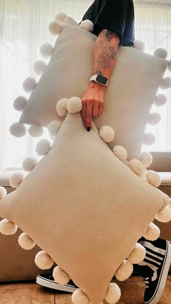 ALMOHADON POMPON