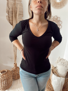 Remera basica Aynoa