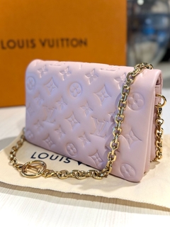 CARTERA LOUIS VUITTON COUSSIN WOC en internet