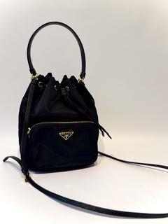 CARTERA PRADA DUET RE-NYLON BUCKET - comprar online