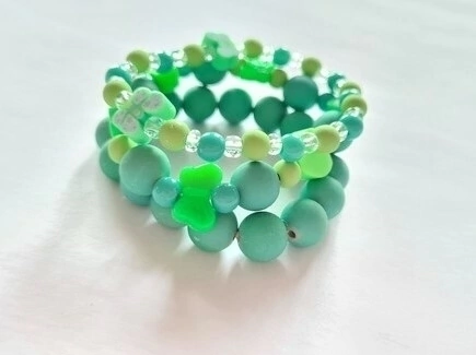 kit 3 pulseiras miçanga colorido coração