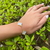 Pulseira Trevo c/ 3 Pingentes Madre Lisa Dourada