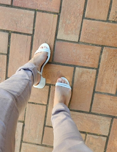 Sandália saltinho bloco elegante duas tiras frontais de amarração ou fivela, modelo 2 em 1 (5cm) - comprar online