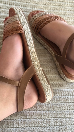 Imagem do Sandália Flatform Ana Em Couro com fivela e tranças
