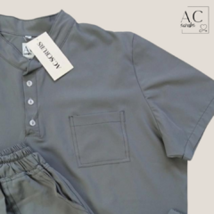 Scrub gris perla hombre en internet