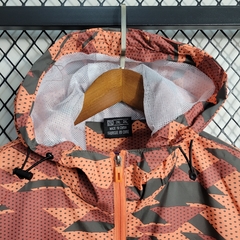 Corta Vento Nike - Marrom, Laranja e Preto - GOATshopping - WWE, Grifes, Gym, & Sneakers