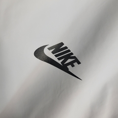 Corta Vento Nike - Branco, Preto e Cinza