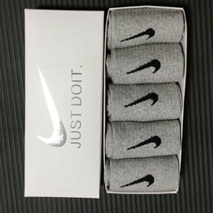 Imagem do Meias Nike Cano Alto – Caixa com 5 Pares 100% Algodão