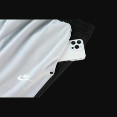 Imagem do Conjunto Nike Tech Fleece Bicolor | Estilo Cinza e Preto com Capuz