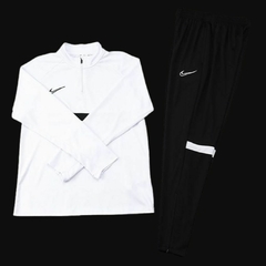 Conjunto Nike Branco & Preto | Edição Esportiva com Faixa no Peito - GOATshopping - WWE, Grifes, Gym, & Sneakers
