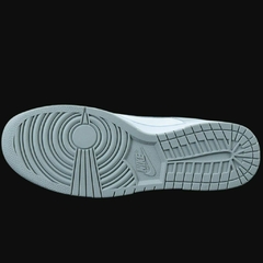 Tênis Nike Dunk Low Cinza Claro e Branco | Minimalismo Streetwear Premium na internet