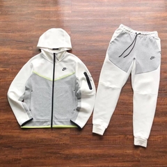 Conjuto de frio Nike Tech Fleece - Branco e Cinza