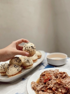 COMBO PARA 15 PERSONAS DE TERNERA DESMECHADA, PAN SABORIZADOS Y SALSAS