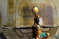 Escultura Isis A Deusa da Magia Amor do Egito em Resina - comprar online