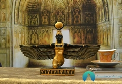 Escultura Isis A Deusa da Magia Amor do Egito em Resina na internet