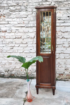 VITRINA COLUMNA INGLESA CON VITRÓ. CÓDIGO 29088 - Estilos Muebles
