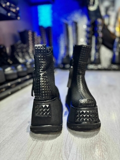 Bota tela cuero cuadrille en internet