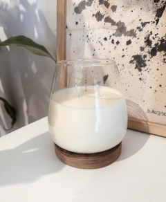 Vela Roma M con base de madera guayubira - comprar online