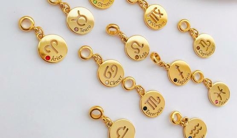 Berloque Signos Banhado a Ouro 18k