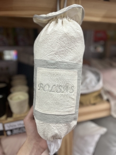 Guarda Bolsas Pekin con bordado artesanal.