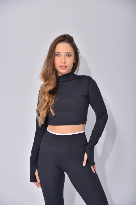Cropped Manga Longa Preto