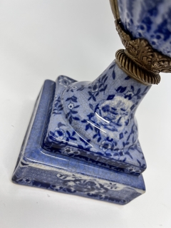 Vaso de Porcelana tipo Anfora - Azul e Branco com Detalhes en Bronze - comprar online