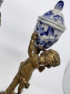 Conjunto de Castiçais de Porcelana/Porta Livros com Anjos em Bronze - Bienestar Home & Decor