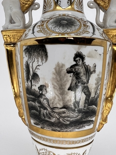 Vaso de Porcelana, Ânfora Grande, Branco com Estampa Preta e Detalhes Pintados em Ouro - loja online