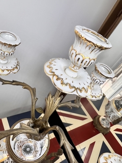 Castical de Porcelana e Bronze - Branco com Estampa Preta e Detalhes Pintados em Ouro