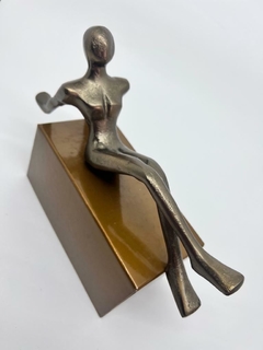 Escultura Metal - Mulher Deitada - Preto - comprar online