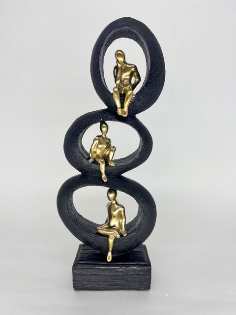 Escultura Pó de Pedra - 3 Circulos Pretos e Homens Dourados