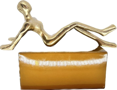 Escultura Metal - Mulher Deitada - Dourado