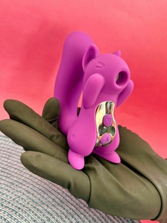 Vibrador Esquilo com Sugador e Rabo Penetrável