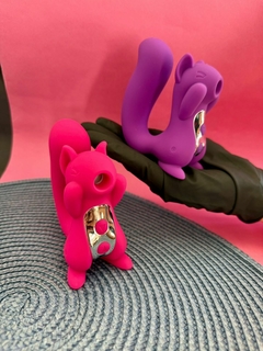 Vibrador Esquilo com Sugador e Rabo Penetrável - comprar online