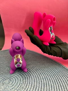 Vibrador Esquilo com Sugador e Rabo Penetrável na internet