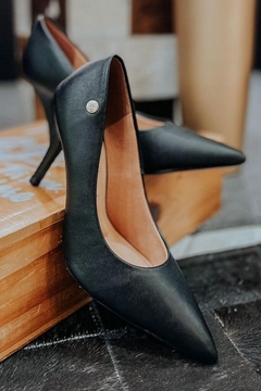 Scarpin Suzana Carnezela na internet