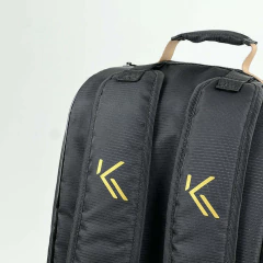 Raqueteira Basic KONA Média 2025 - Preto/Dourado na internet
