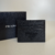 Porta-cartões Prada em couro Saffiano All Black - Wishlist Brechó