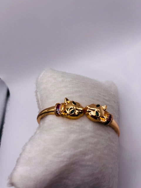 Bracelete animal print cravejado de zirconia