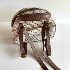 Mochila Guess Viola Crossbody Monograma