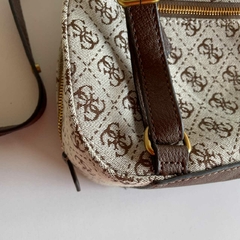 Mochila Guess Viola Crossbody Monograma