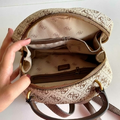 Mochila Guess Viola Crossbody Monograma na internet
