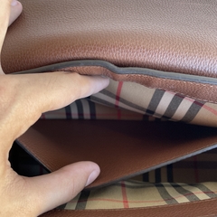 Burberry Check Note Crossbody Marrom - Vai Vem no Closet