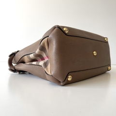 Burberry House Check Banner Tote - Vai Vem no Closet