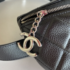 Bolsa Chanel Bumbag Couro Preta - Vai Vem no Closet