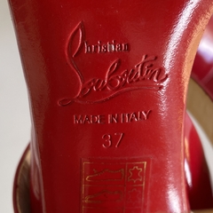 Sandália Christian Louboutin Verniz Vermelha - Vai Vem no Closet