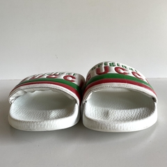 Slide Gucci Logo Rubber Branco - Vai Vem no Closet