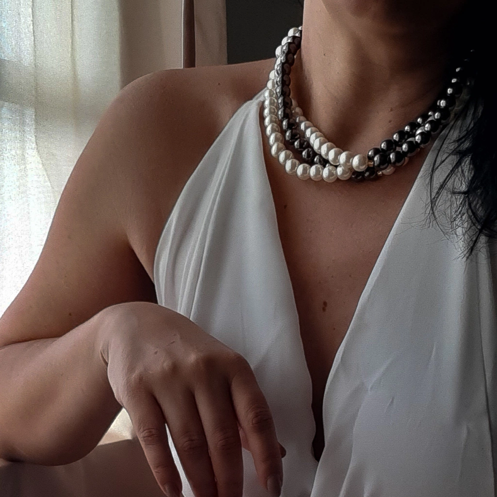 Conjunto Tania de colar e brinco Perolas e esfera triplo folheado e hipoalergico