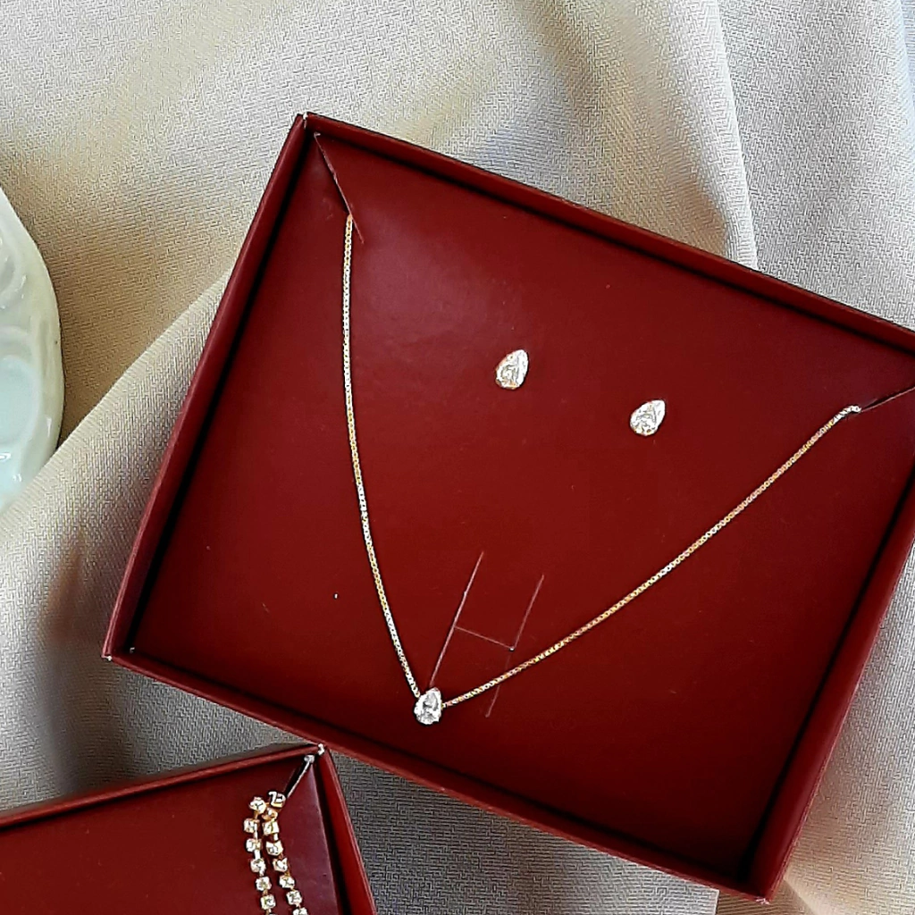 Conjunto ponto luz zirconia Diná folheado a ouro hipoalergico