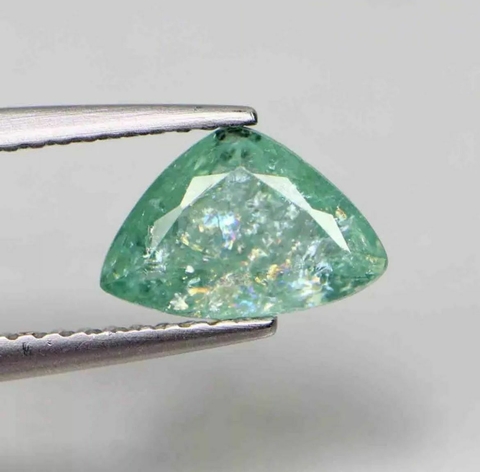 Paraíba Tourmaline, Trillion Cut 1.40 Carats.